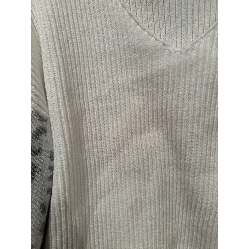 Shein White V-Neck sweater w cheetah print sleeves sz XL - Picture 5 of 6